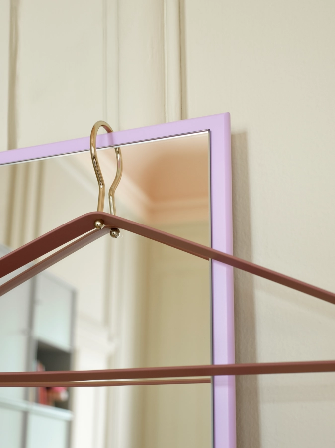 montana_home19_20_gb_bedroom_mirror_iris_detail_3000px_sp1208.webp