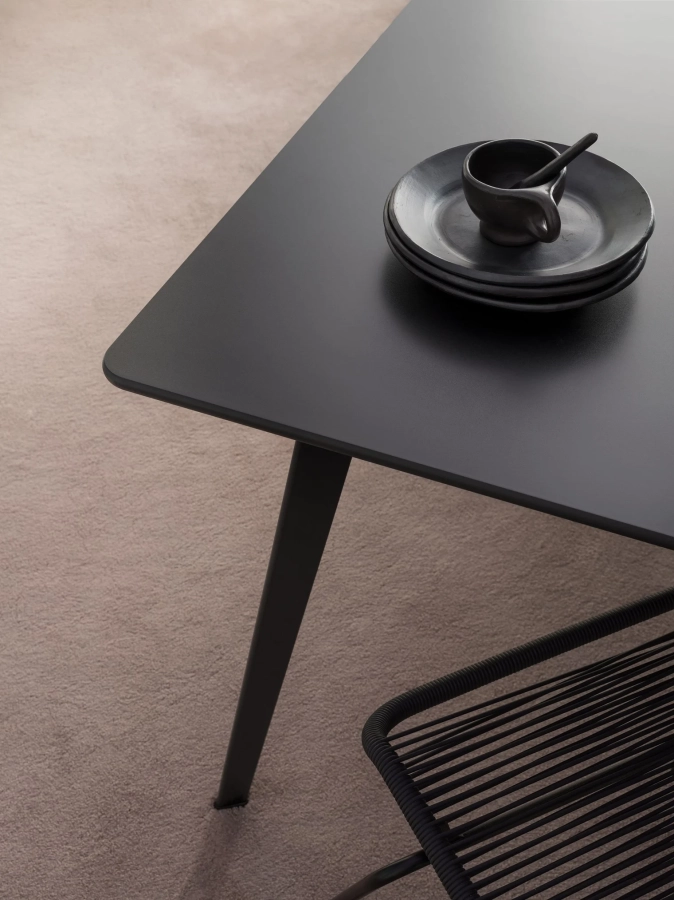montana_jwtable_rectangular_blackblack_home_detail01.webp