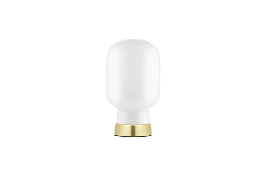 NORMANN COPENHAGEN lampa stołowa AMP mosiądz/białe szkło