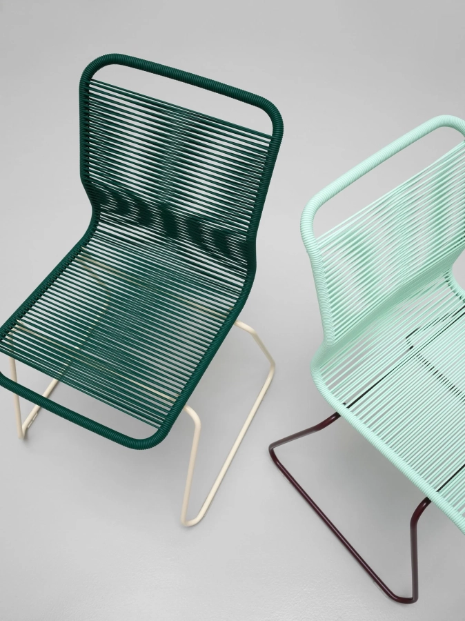 montana_pantonone_detail_holmes_beige_marylinn_blackred.webp