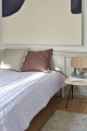 Result Chair matt lacquered oak frame black_Connect Bed white 140x200_Mega Dot 155x245 lavender (3).jpg