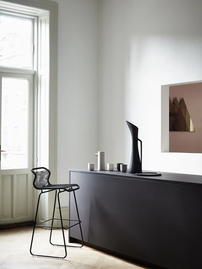 panton_one_barstool_kitchen02_red.webp