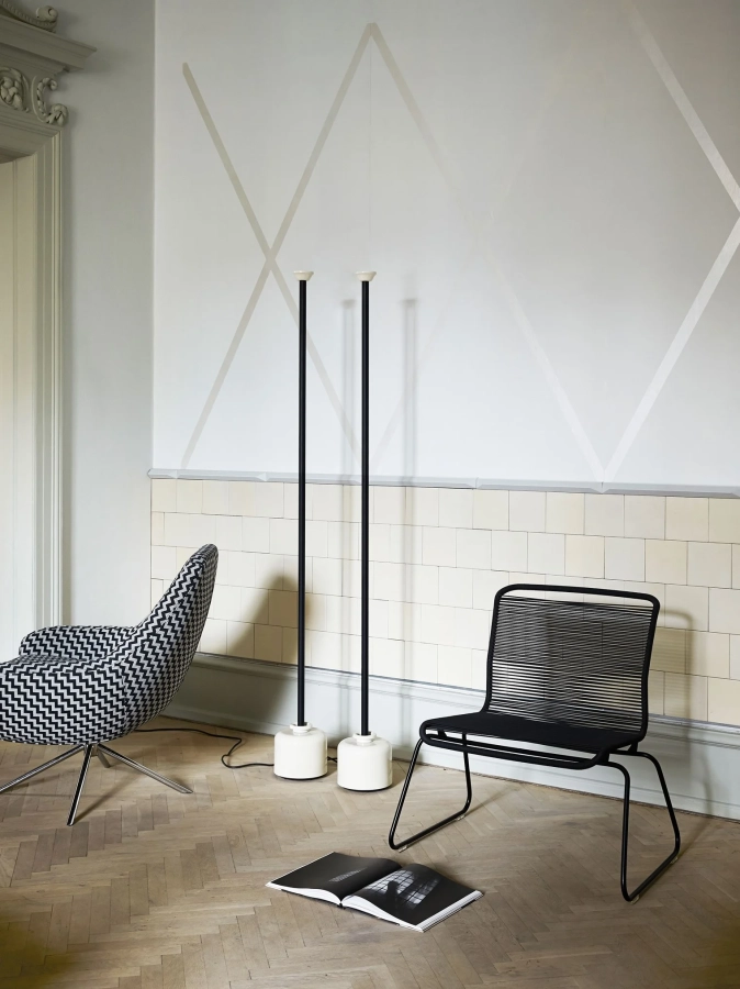 panton_one_lounge_black_livingroom01.webp