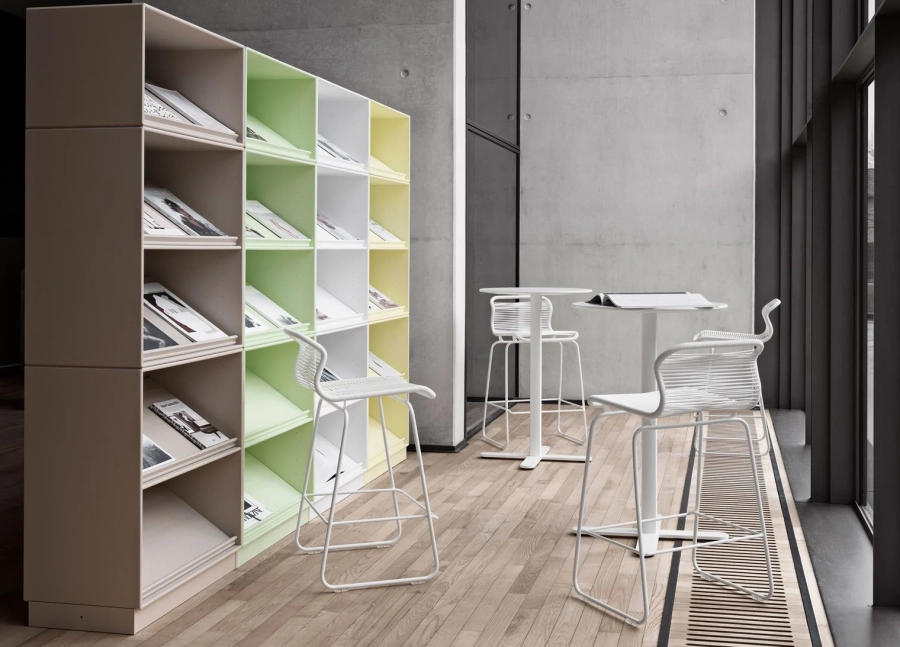 montana_office_multicafe_pantonone_white_library_2016_w.webp