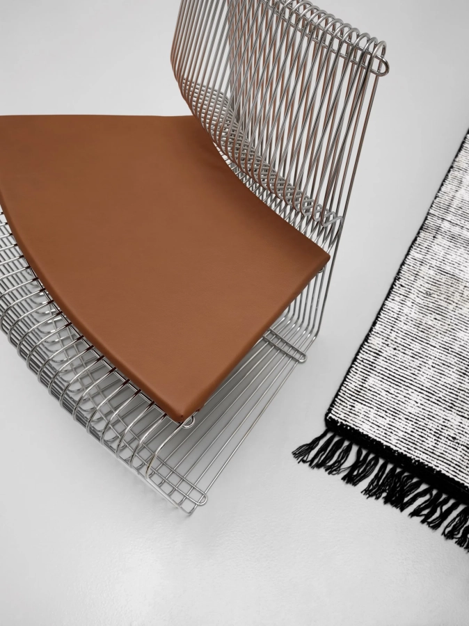 montana_pantonova_1xconcave_leatherbrandy_cushion.webp