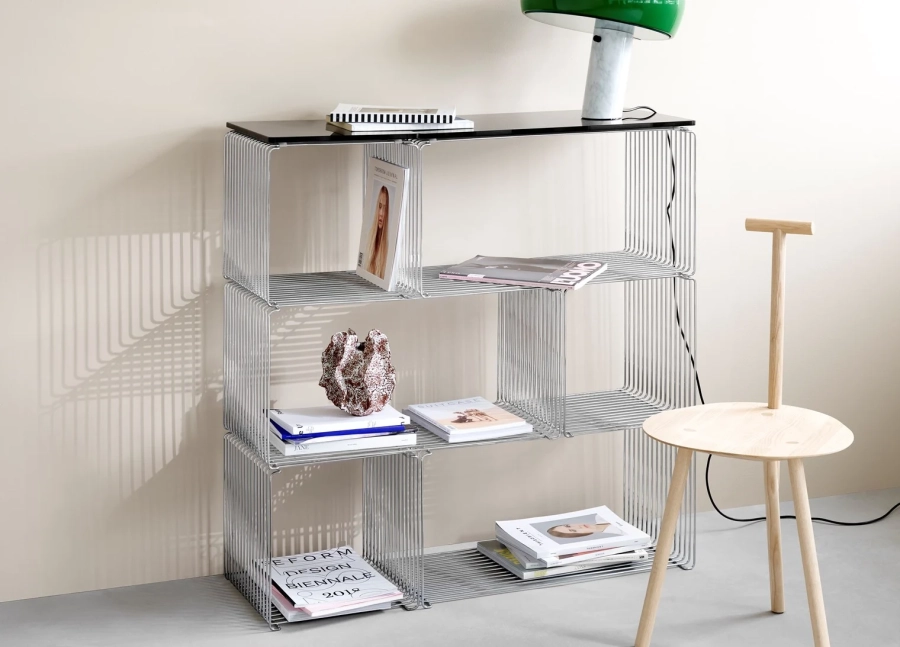 montana_pantonwire_2019_chrome_magazineshelf_w.webp