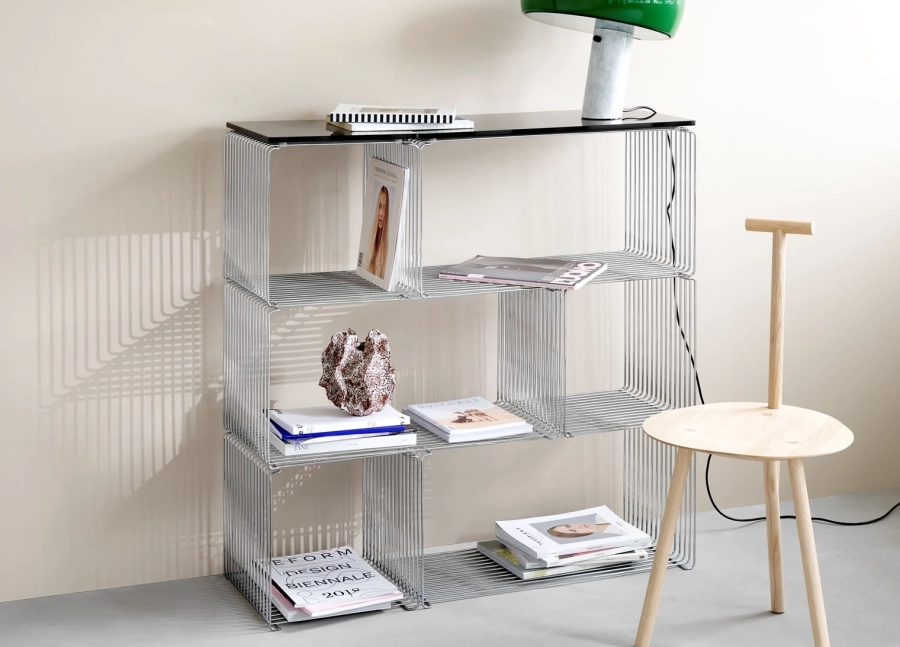 montana_pantonwire_2019_chrome_magazineshelf_w.webp