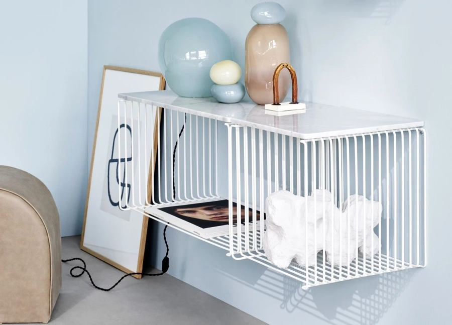 montana_pantonwire_2019_snow_whitemarble_walldisplay_w.webp