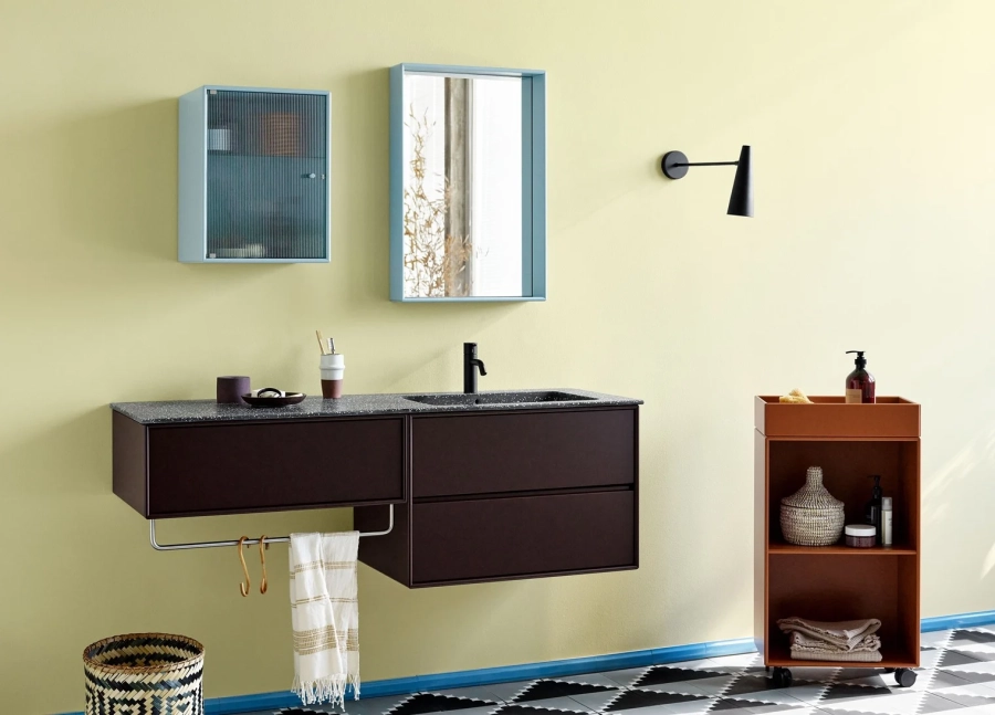 montana_home_22_23_s01_bathroom_balsamic_ripple_shelfie_flint_preppy_hazelnut_w.webp
