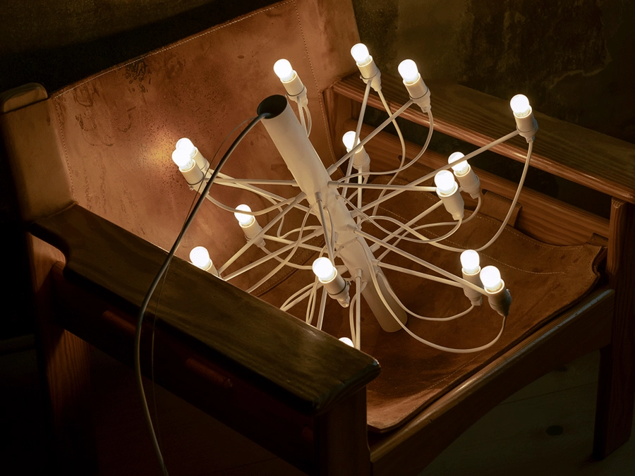 2097-18_White_Suspension-lamp_close-up_FLOS.webp