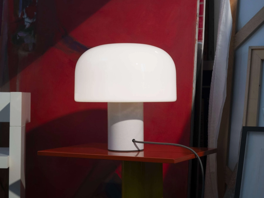 lie_bellhop_glass_table_white.jpg