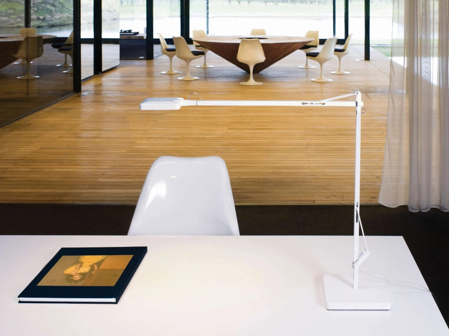 kelvin-led-base-white-table-citterio-nguyen-flos-01.jpg