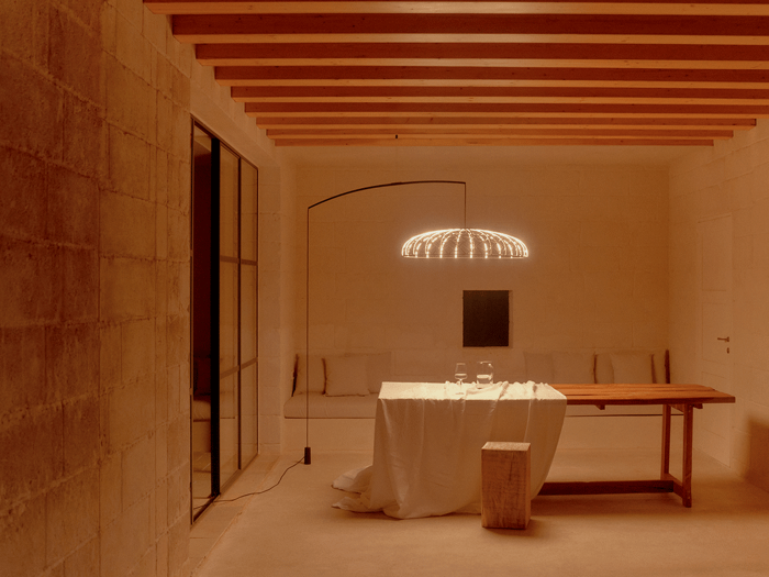 Skynest-Motion_Floor-lamp_FLOS.webp