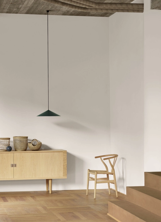 CH825_oak_whiteoil_CH24_beech_soap_papercord_natural_BT1001_steel_black-medium.jpg
