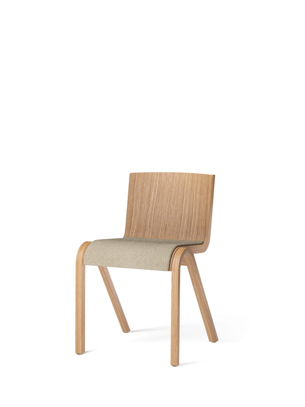 8202000-000000ZZ_Ready_Dining_Chair_Seat_Uph_Bouclé_02_Natural_Oak_Natural_Oak_Angle.jpg