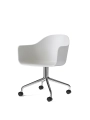 9391000-0203ZZZZ_Harbour_Dining_Chair_Alu_Swivel_W_Casters_Light_Grey_Plastic_Angle.webp