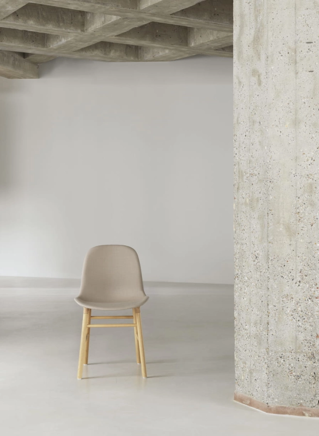 2021_Form_Chair_Swivel_Black_Alu_Full_Uph_Zap23_01.jpg