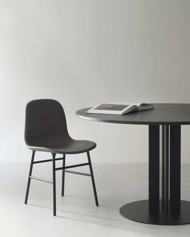 2023_Form_Chair_Steel_Brown_Ultra_Leather_Scala_Table_Ø130_Black_Oak.jpg