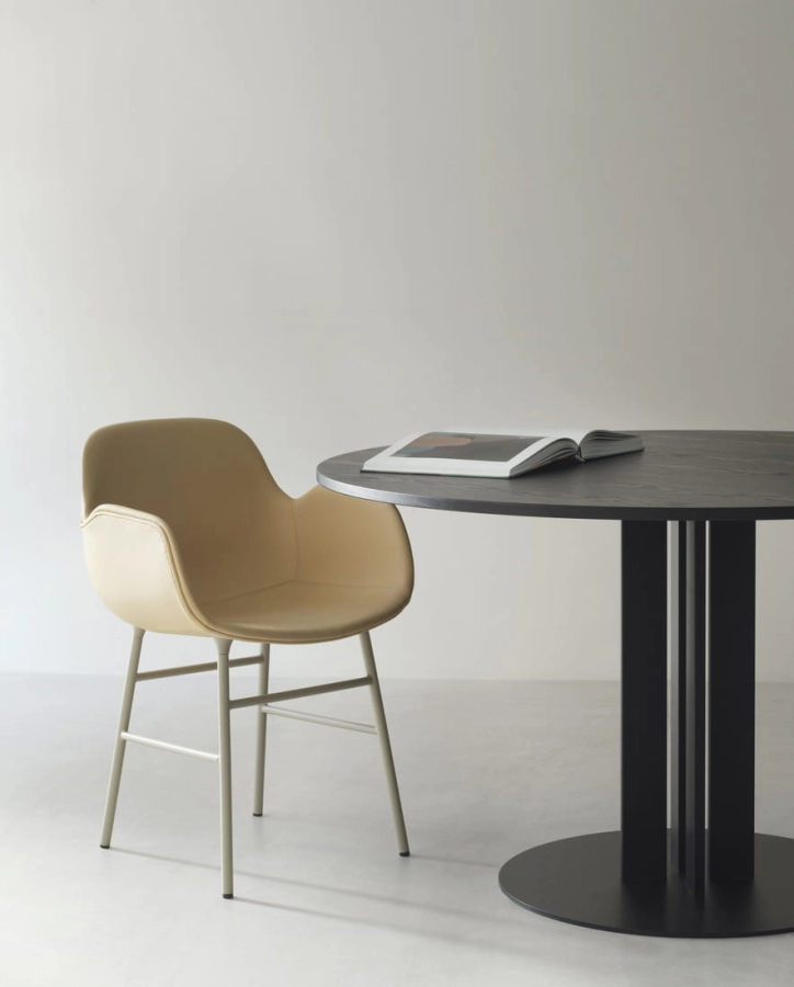 2023_Form_Armchair_Steel_Warm_Grey_Ultra_Leather_41572_Honey_Scala_Table_Ø130_Black_Oak.jpg