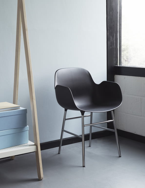 2020_Form_Armchair_Black_Chrome_01.jpg