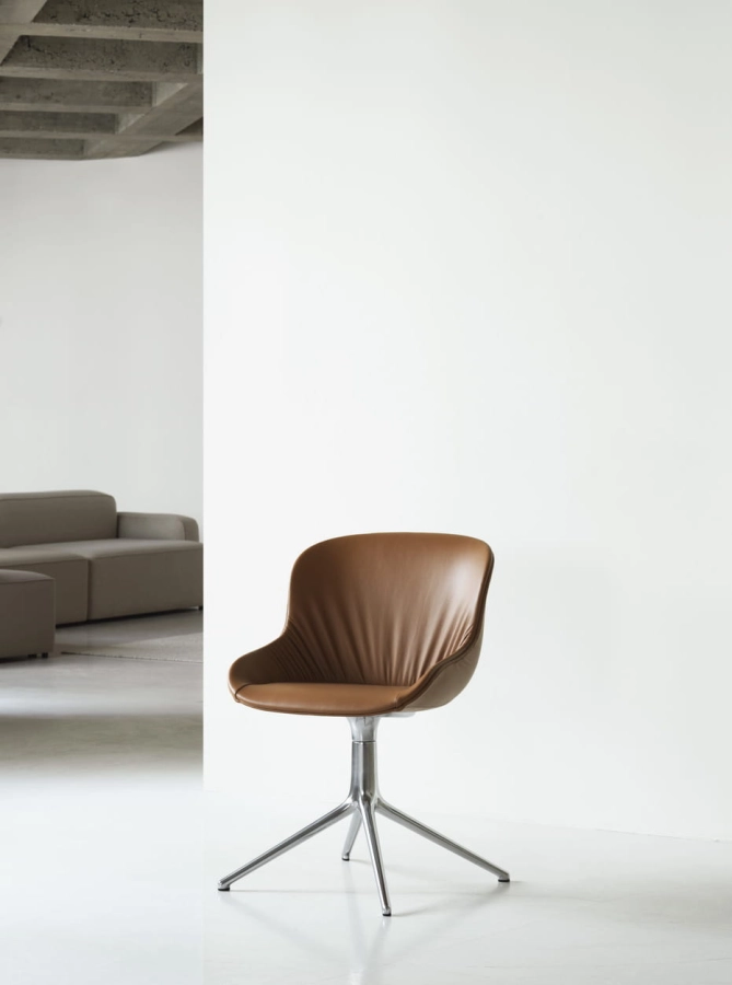 2022_Hyg_Comfort_Chair_Swivel_4L_Full_Uph_Alu_Ultra_Leather_Ultra_41574.jpg