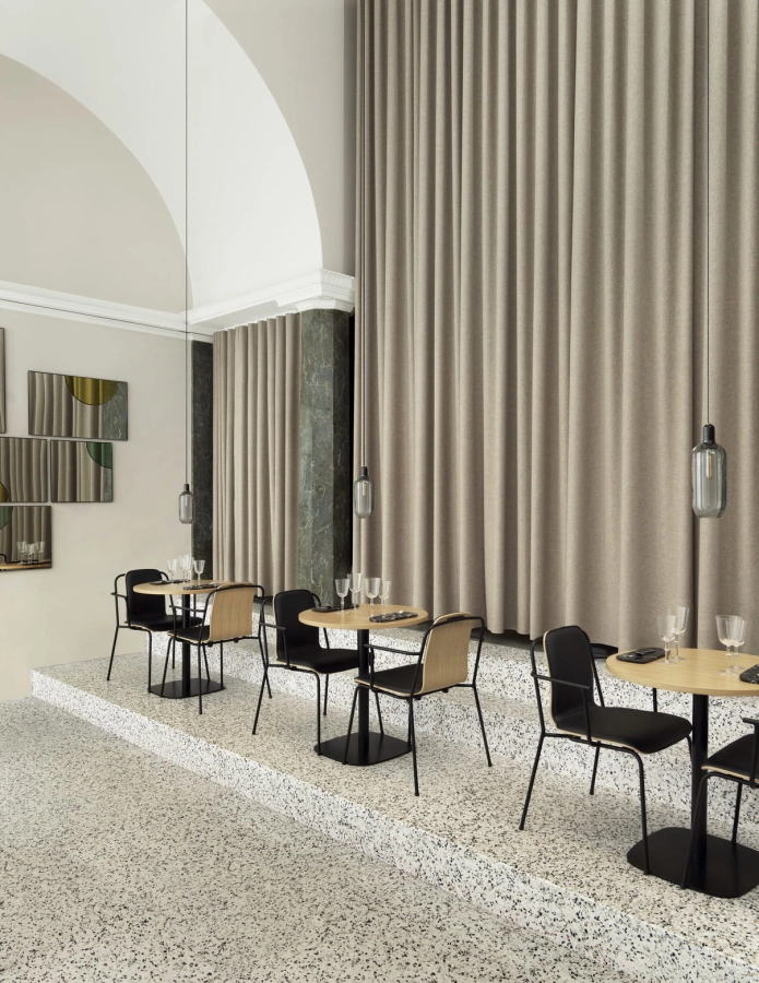 2020_Normann_Copenhagen_Studio_Armchair_Ultra_41599_Form_Café_Table_Amp_Lamp_01.jpg