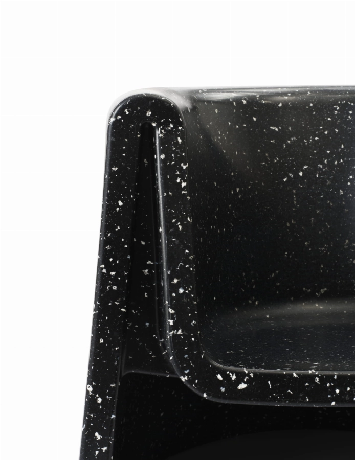 609402_Bit_Lounge_Chair_Black_05.jpg