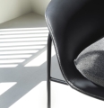 2022_Drape_Lounge_Chair_High_Black_Steel_Ultra_Black_41574_Hallingdal_65_0166_05.jpg