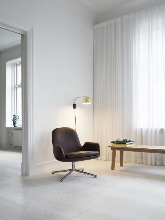 502020_Normann_Copenhagen_Grant_Wall_Lamp_43cm_Brass_05.jpg