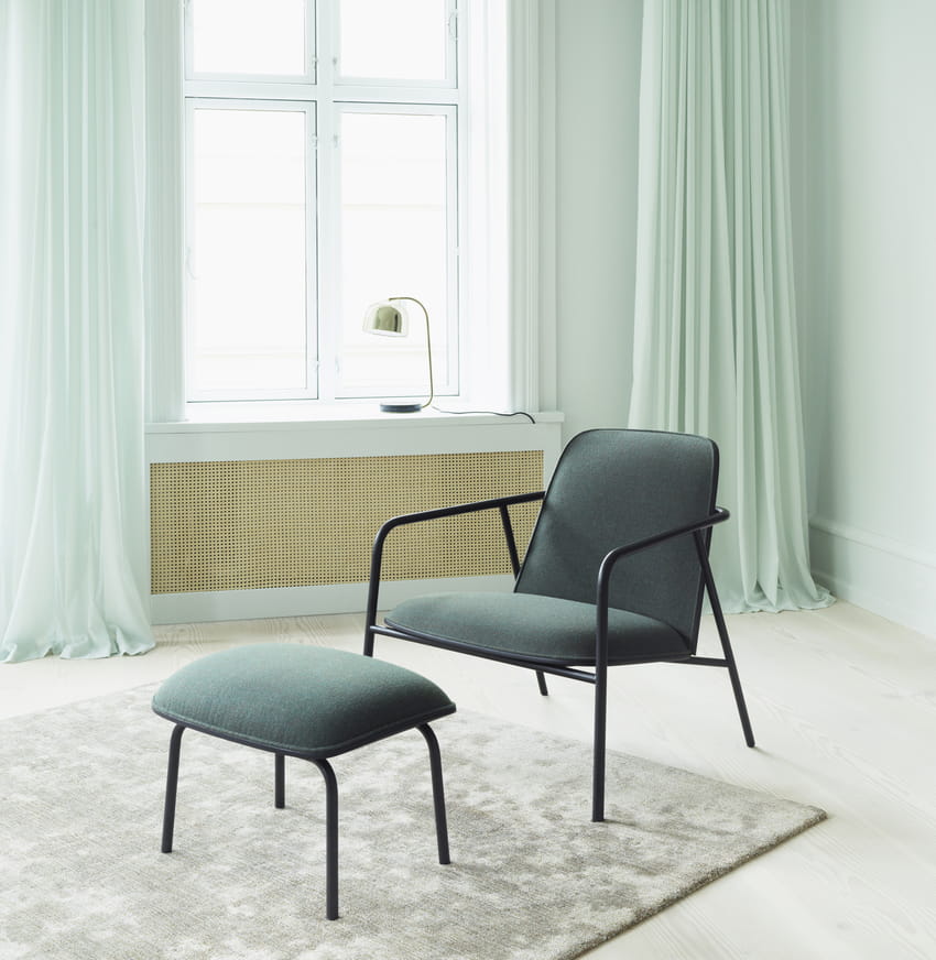 601805_Normann_Copenhagen_Pad_Lounge_Chair_Low_Black_Black_Pad_Footstool_Synergy_Couple_LDS_41_2018_01.jpg