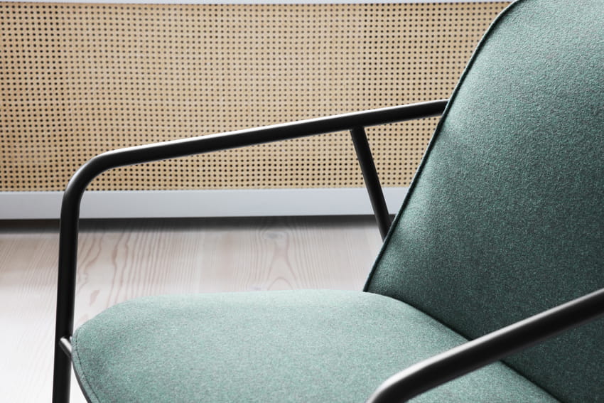 601805_Normann_Copenhagen_Pad_Lounge_Chair_Low_Black_Black_Synergy_Couple_LDS_41_2018_01.jpg