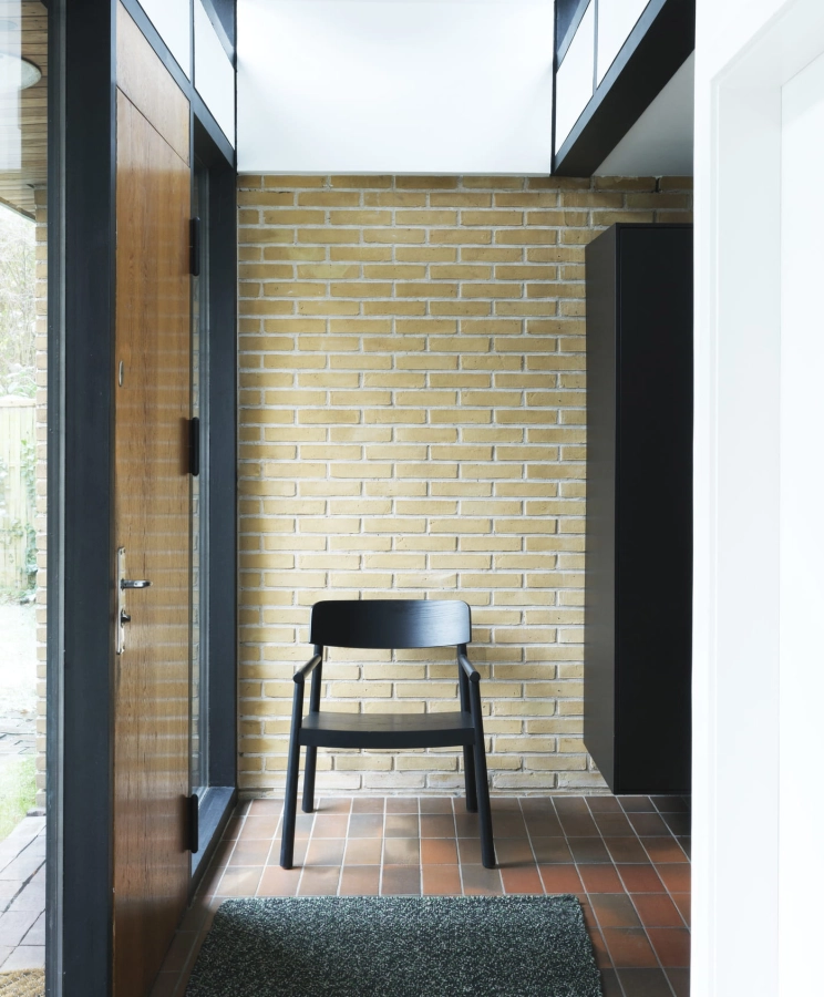 2022_Timb_Lounge_Armchair_Black_02.jpg