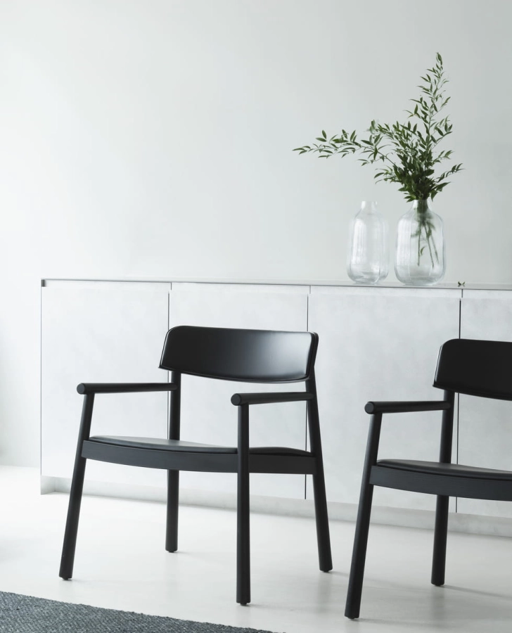 2022_Timb_Lounge_Armchair_Black_Step_Vase_01.jpg
