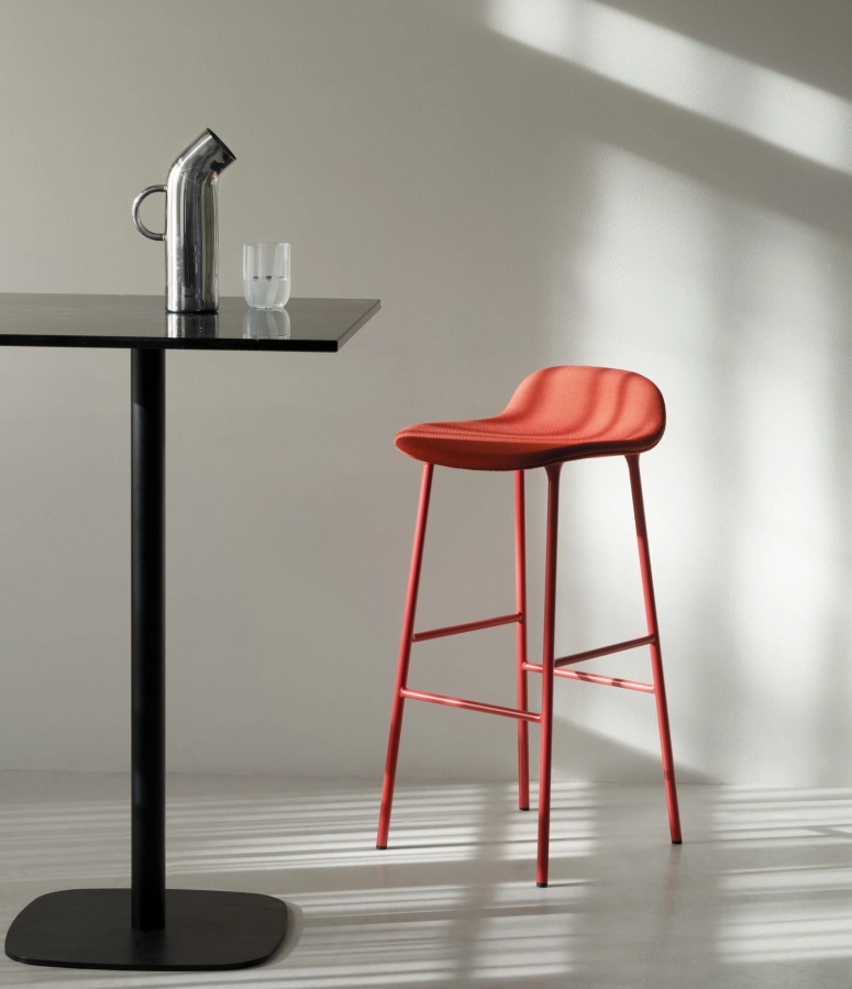 2023_Form_Barstool_75cm_Steel_Birght_Red_Fiord_0571_Pipe_Pitcher_Form_Café_Table_H104,5.jpg