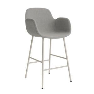 NORMANN COPENHAGEN krzesło barowe z podłokietnikami tapicerowane FORM STEEL H65 cm jasnoszare