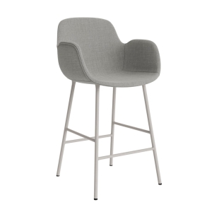 NORMANN COPENHAGEN krzesło barowe z podłokietnikami tapicerowane FORM STEEL H65 cm ciepłoszare