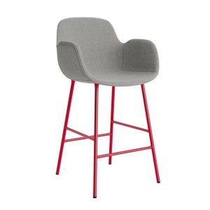 NORMANN COPENHAGEN krzesło barowe z podłokietnikami tapicerowane FORM STEEL H65 cm jasnoczerwone