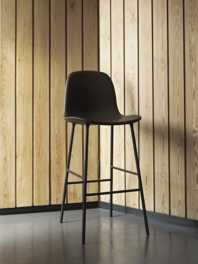 2020_Form_Bar_Chair_75cm_Full_Uph_Steel_Black_Ultra_41597_02.jpg