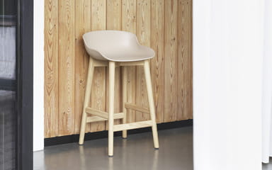 2021_Hyg_Barstool_65cm_Sand_Oak_01.jpg
