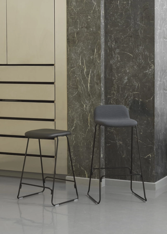 2020_Just_Barstool_75cm_w_Back_Full_Uph_Black_Steel_UDA25_Just_Barstool_65cm_Full_Uph_Black_Steel_Ultra_41599_01.jpg