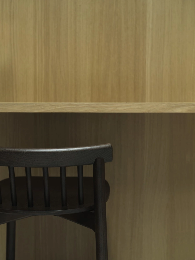 2023_Pind_Barstool_Brown_Stained_Ash_Detail.jpg