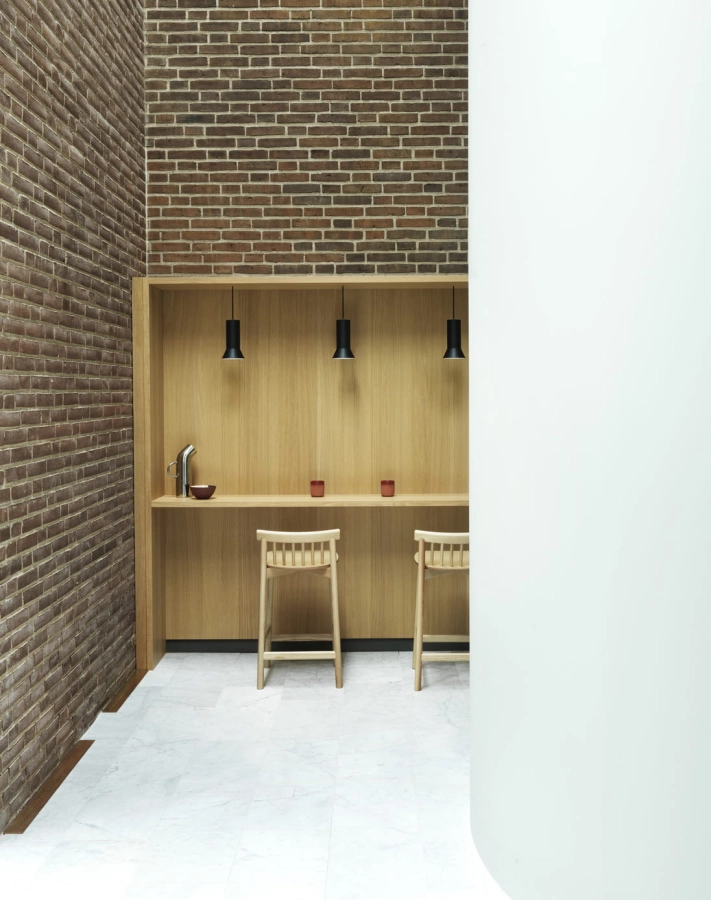 2023_Pind_Barstool_65cm_Ash_Hat_Lamp_Small_Black_01.jpg