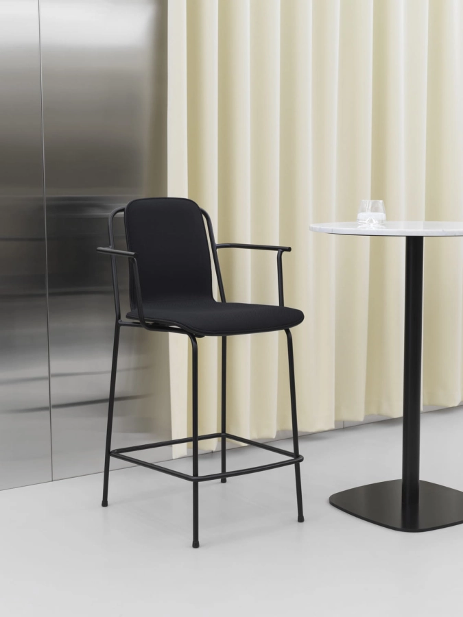 2020_Studio_Bar_Armchair_Front_Uph_Black_Steel_Oceanic_OOC01_01.jpg