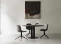2023_Form_Chair_Swivel_4L_Black_Alu_Hallingdal_0368_Dark_Grey_Scala_Table_Ø130_Black_Oak.jpg