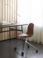 2021_Form_Chair_4W_Full_Uph_Alu_Ultra_41574_Union_Table_Black_Flow_Lamp_White_01.jpg