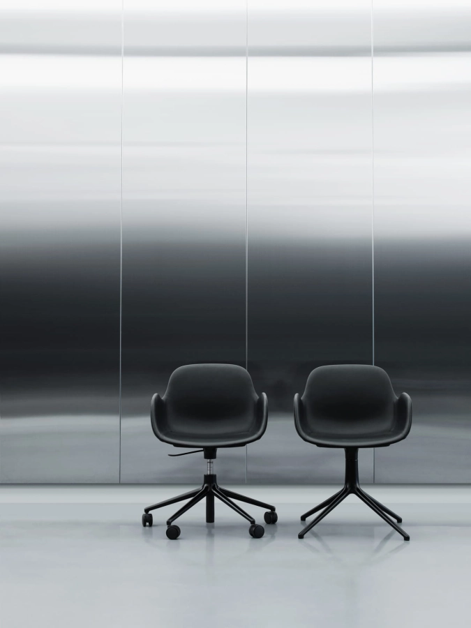 2017_Normann_Copenhagen_Showroom_Form_Swivel_Black_Alu.jpg