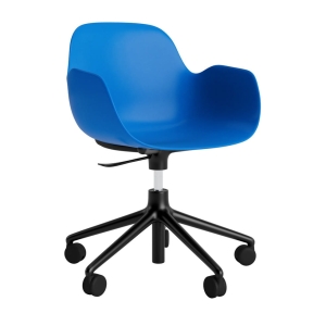 NORMANN COPENHAGEN krzesło na kółkach z regulacją wysokości z podłokietnikami FORM SWIVEL 5W czarne aluminium / jasnoniebieskie
