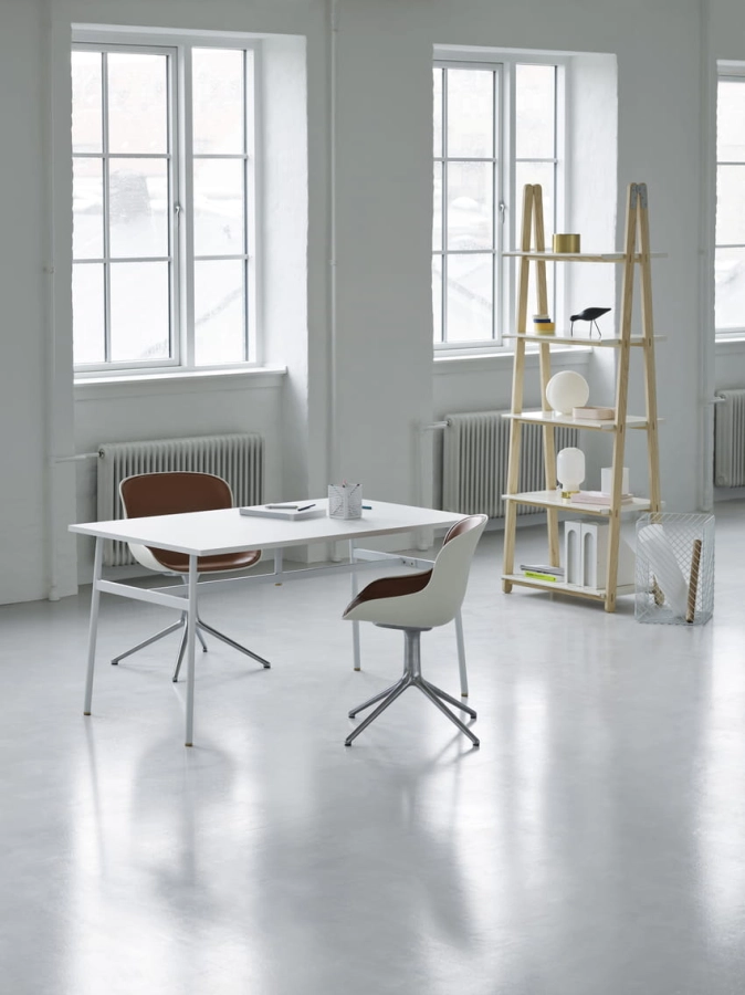 603949_Normann_Copenhagen_Hyg_Chair_4L_Swivel_Alu_Front_Upholstery_White_Ultra_Leather_Brandy41574.jpg