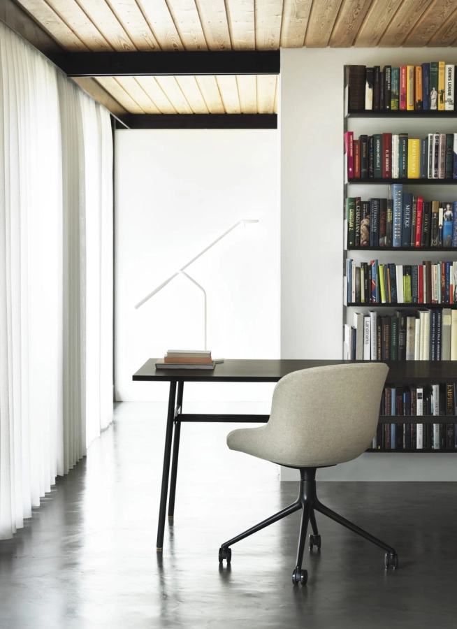 2021_Hyg_Chair_4W_Full_Uph_MLF20_Black_Alu_Union_Table_Black_03.jpg
