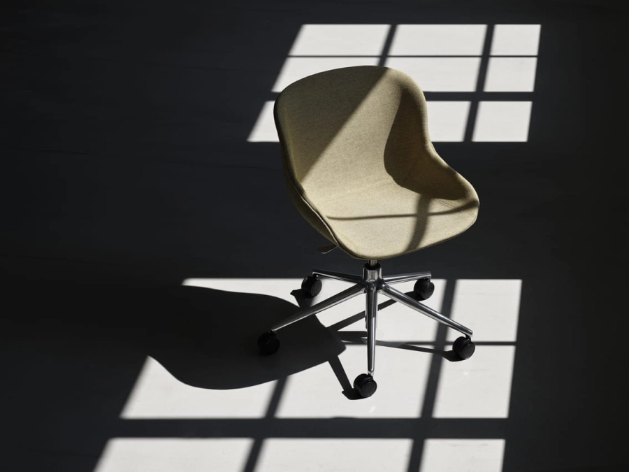 604024_Normann_Copenhagen_Hyg_Chair_Swivel_5W_Alu_Full_Upholtery_Main_Line_Flax_MLF07.jpg